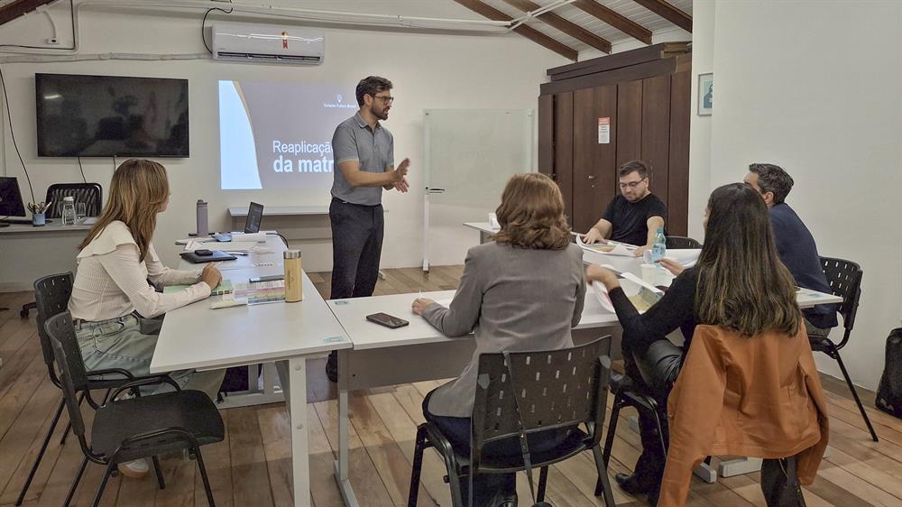 Equipe discute plano de ação para Curitiba se tornar Destino Turístico Inteligente