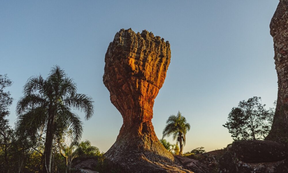 Parque Estadual de Vila Velha com balões de ar em Ponta Grossa