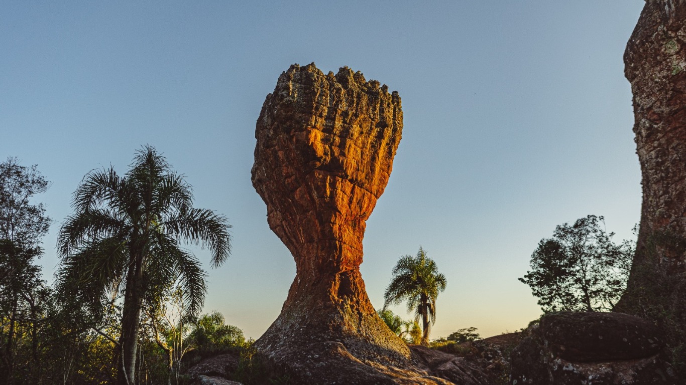 Parque Estadual de Vila Velha com balões de ar em Ponta Grossa
